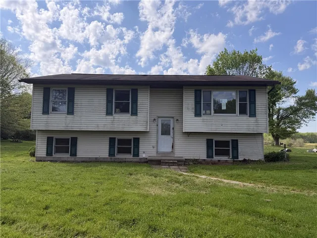 362 Stoneboro Rd, Grove City, PA 16127