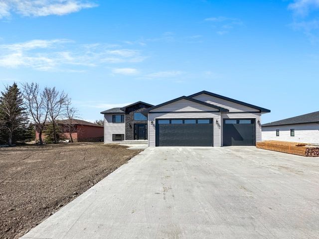 316 7th Ave SW, Surrey, ND 58785