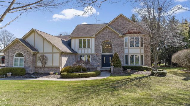 54880 Burlington Dr, Shelby Township, MI 48315