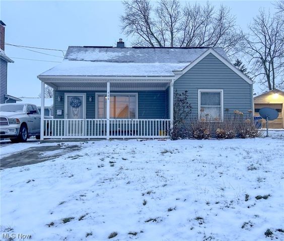 444 Maplewood Ave, Struthers, OH 44471