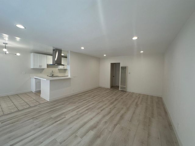 7307 Willoughby Ave #2, Los Angeles, CA 90046