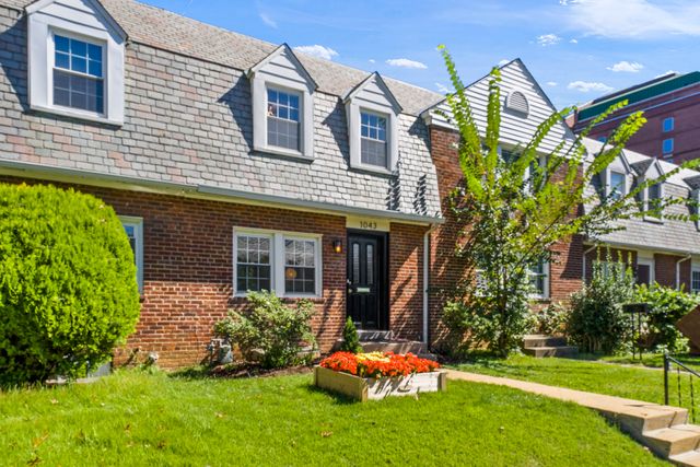 1043 N  Monroe St, Arlington, VA 22201