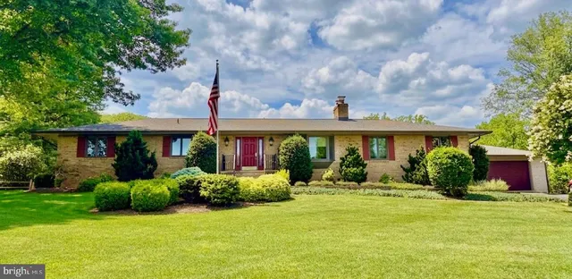 4560 Lawnvale Dr, Gainesville, VA 20155