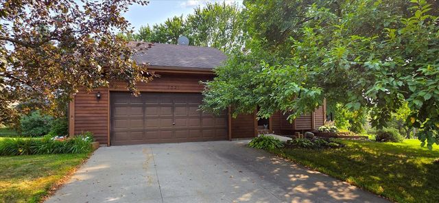 1521 Bruers Ct, Chaska, MN 55318