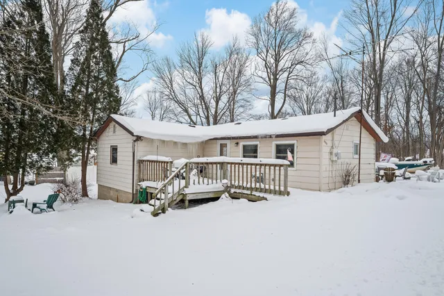 5900 Front St, Coloma, MI 49038