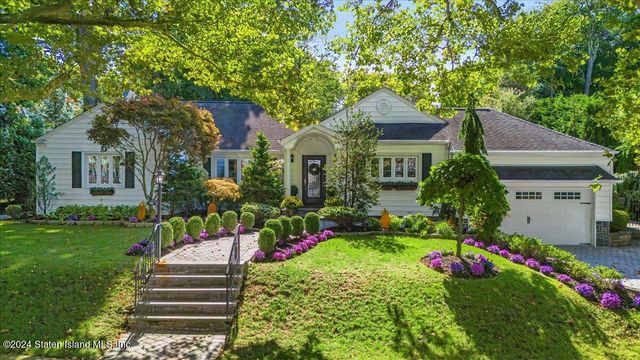 48 Grymes Hill Rd, Staten Island, NY 10301
