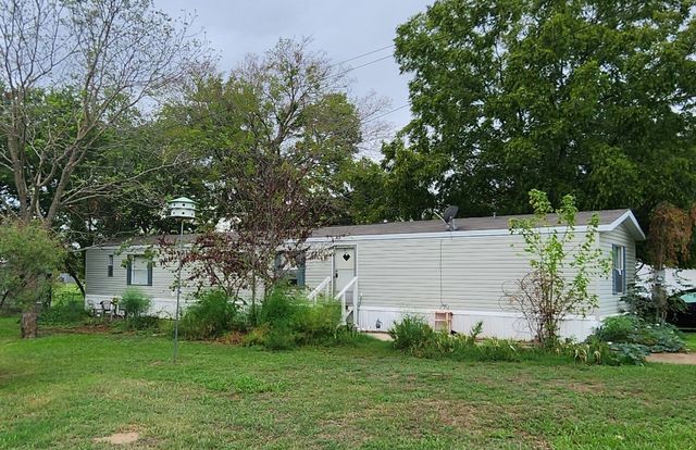 103 S  Avenue D, Wortham, TX 76693