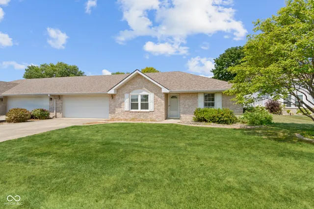 3412 Village Dr, Anderson, IN 46011