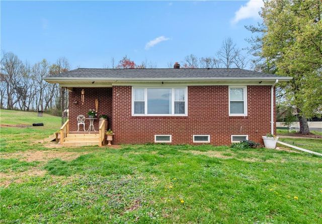 125 Phillips Stone Trl, Mount Airy, NC 27030
