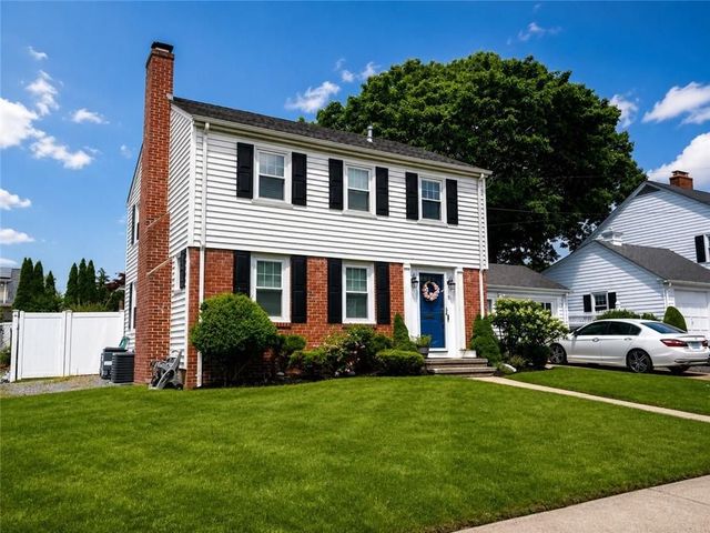 97 Fairfield Rd, Cranston, RI 02910