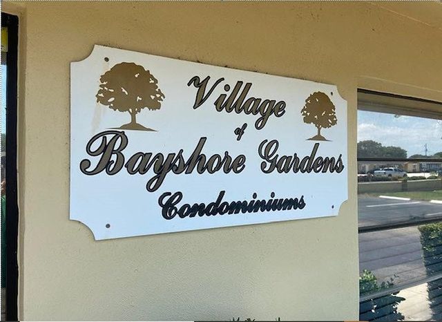 2515 Bayshore Gardens Pkwy #10, Bradenton, FL 34207