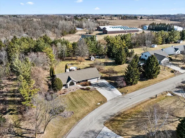 N2753 Windridge DRIVE, Hingham, WI 53093