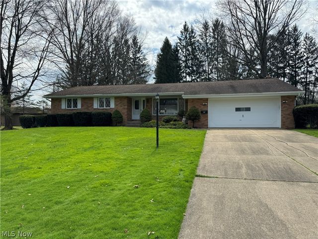 577 Murray Hill Dr, Youngstown, OH 44505