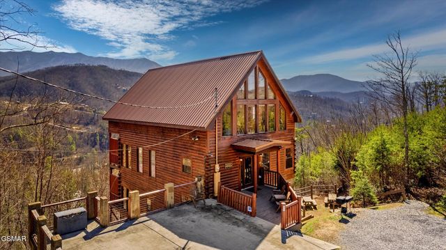 204 Pinnacle Dr, Gatlinburg, TN 37738