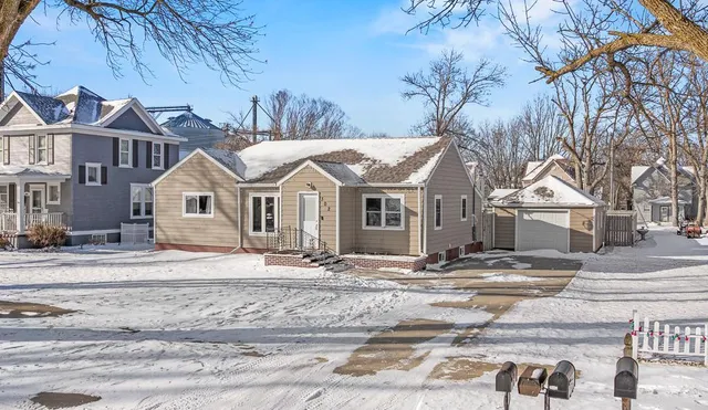 302 S  Oak St, Hendricks, MN 56136