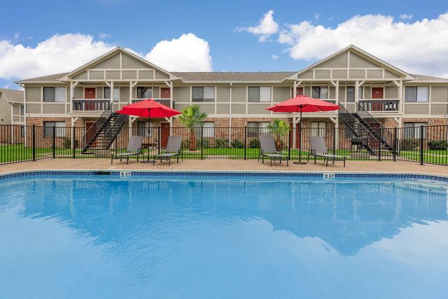 401 Lakeview Dr #471, Clute, TX 77531