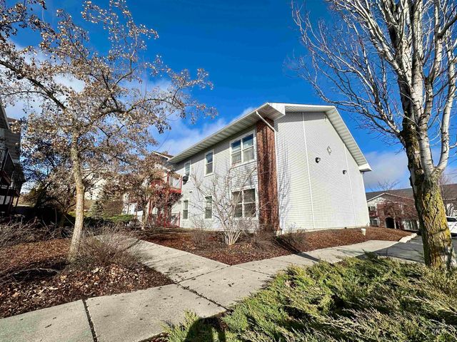 135 Baker St #104, Moscow, ID 83843
