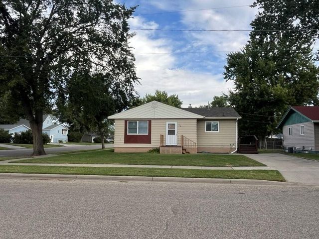 918 8th St W, Mobridge, SD 57601
