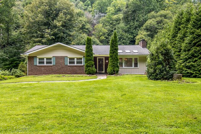 493 Kings Creek Rd, Brevard, NC 28712