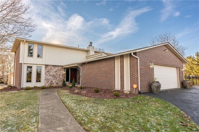 5633 Aspen Valley Ave NE, Canton, OH 44721