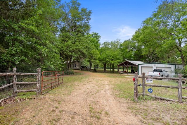 1366 County Road 353, Gause, TX 77857