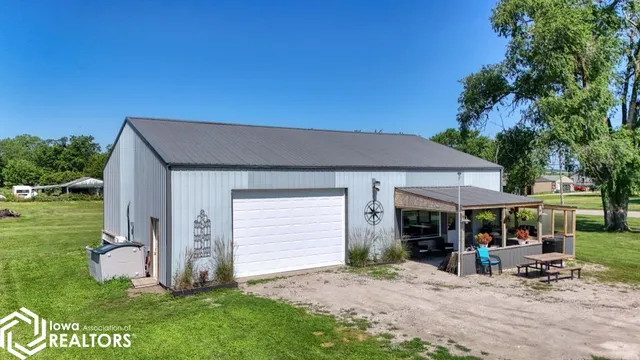 407 W  Pleasant, Cincinnati, IA 52549