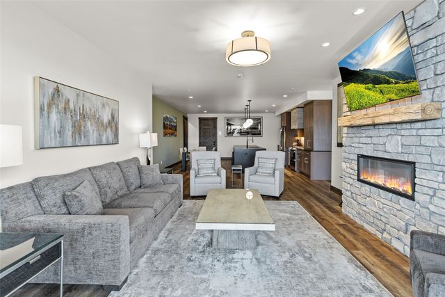 311 Akers Ln #E, Whitefish, MT 59937