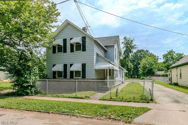 3295 W  46th St, Cleveland, OH 44102