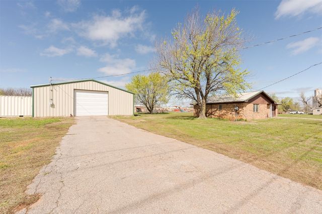 201 S  County Line Rd, Geary, OK 73040