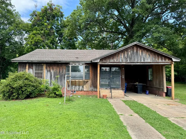 221 N  3rd Ave, Cleveland, MS 38732