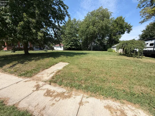 429 W  Cherry St, Clyde, OH 43410