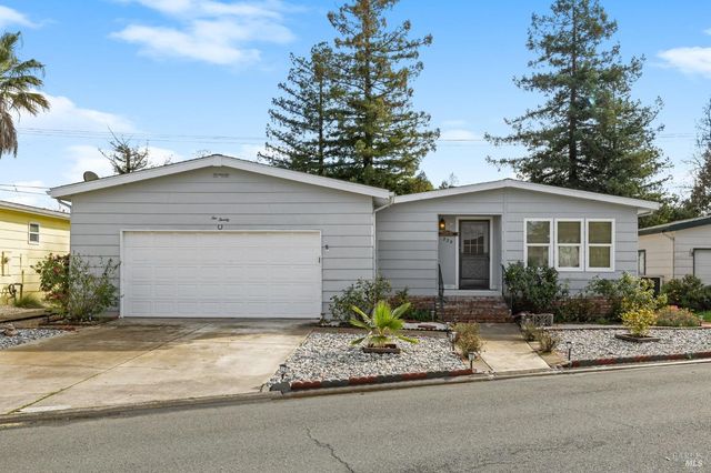 1945 Piner Rd #220, Santa Rosa, CA 95403