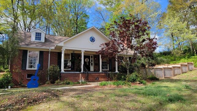 1018 Fawn Dr, Tupelo, MS 38804
