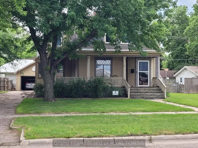 1117 W  1st St, Grand Island, NE 68801