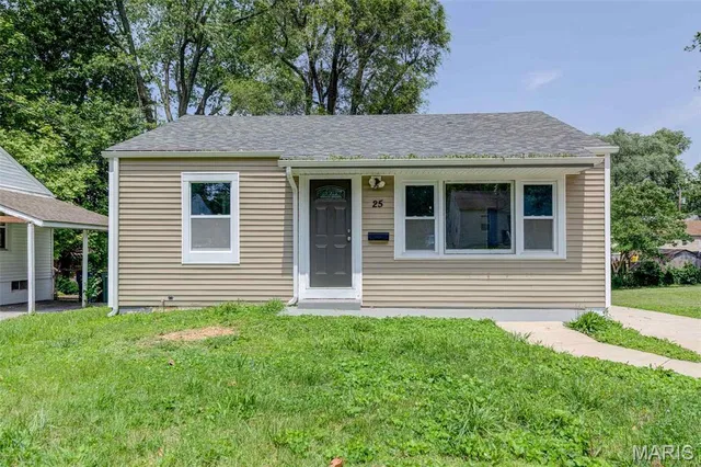 25 Vierling Dr, Saint Louis, MO 63135