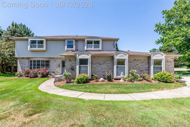 31259 Applewood Ln, Farmington Hills, MI 48331