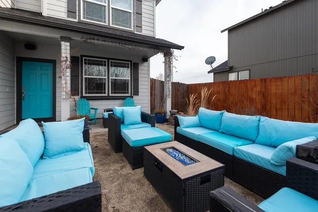 724 NW Green Forest Cir, Redmond, OR 97756