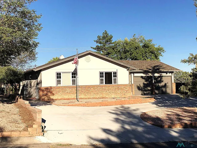 1604 Kit Carson Dr, Gallup, NM 87301