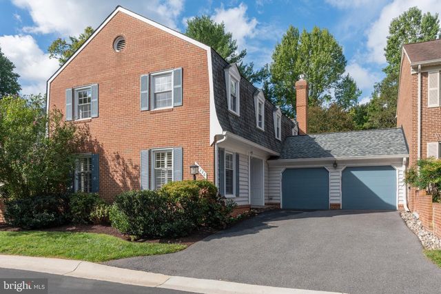 10226 Democracy Ln, Potomac, MD 20854