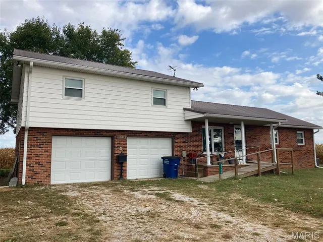 2770 Washington County Line Rd, Lenzburg, IL 62255