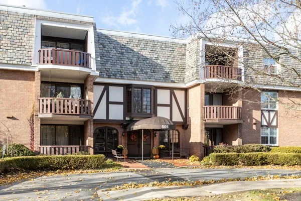 505 Grove St #34, Sewickley, PA 15143