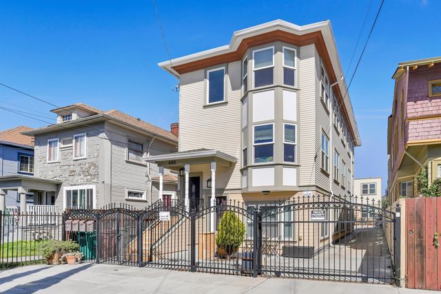 680 31st St #3, Oakland, CA 94609