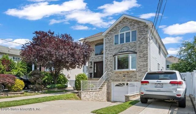 15 Jeannette Ave, Staten Island, NY 10312