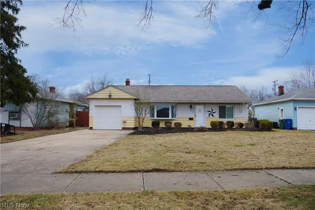 6751 Oakwood Rd, Parma Heights, OH 44130