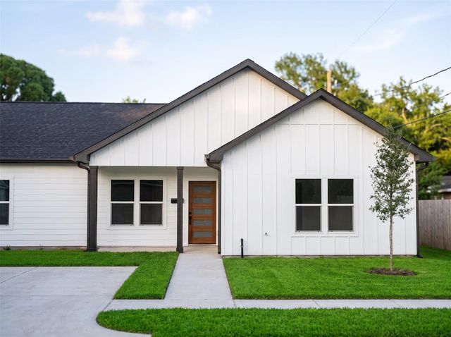 5838 Beldart St #A/B, Houston, TX 77033