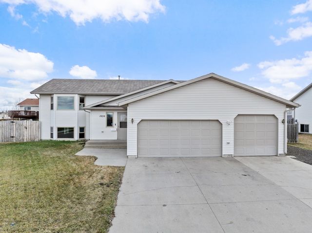 1920 14th St NW, Minot, ND 58703