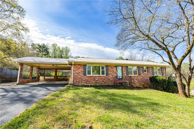 402 Maple Ave, Seneca, SC 29678