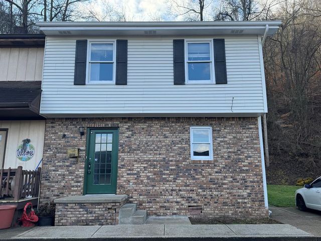 608 Lincoln Ave, Paintsville, KY 41240