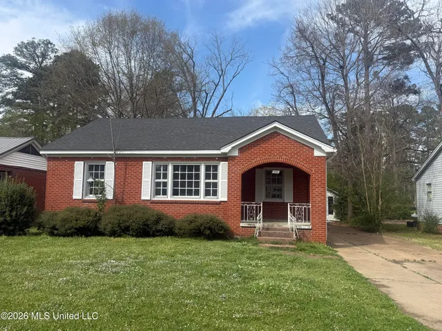 354 Walthall St, Grenada, MS 38901