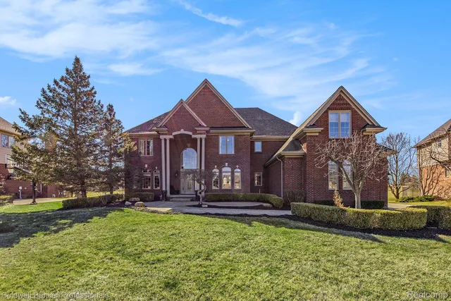 2434 Pebble Beach Dr, Oakland, MI 48363